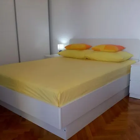 Leo * Jesenice (Split-Dalmatia)