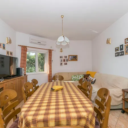 Leo Jesenice (Split-Dalmatia)