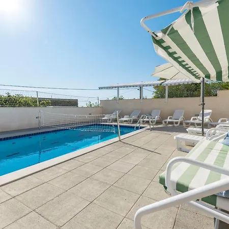 Leo * Jesenice (Split-Dalmatia)